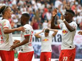 Leipzig bat Francfort et rejoint Dortmund en tête. AFP