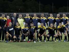Une équipe des légendes du foot pose avant un match de gala organisé à Amman. AFP