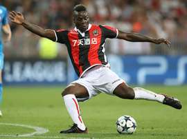 Empate a duas bolas entre Nice e Angers. AFP