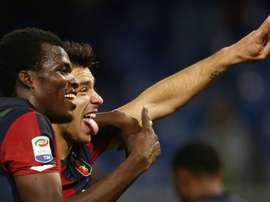 Le joueurs de Genoa Cofie et Giovanni Simeone, après leur victoire surprise devant la Juventus. AFP