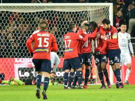 Eder congratulé par ses coéquipiers après son but avec le LOSC contre Caen à Villeneuve-d'Ascq. AFP