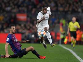 Vinicius não se intimidou em seu primero 'Clásico'. AFP