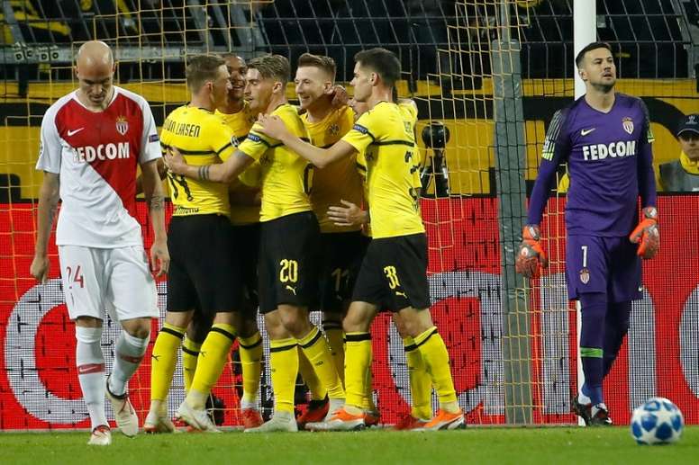 Bayern Munich S German Defender Philipp Lahm R Vies With Borussia Dortmund S German Midfielder Marco Reus L During T Bayern Bayern Munich Borussia Dortmund