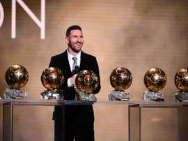 823 milhões de pessoas viram Messi receber a Bola de Ouro. AFP