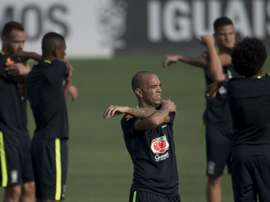Diego Tardelli (c) lors dune séance dentraînement avec l'équipe du Brésil. AFP