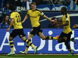 La joie de Matthias Ginter (c) et ses coéquipiers du Borussia après son but contre Schalke 04, dans le derby de la Ruhr, à Gelsenkirchen, le 10 avril 2016