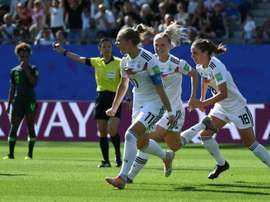 Alexandra Popp (g) exulte après avoir inscrit un but contre le Nigeria au Mondial-2019. AFP