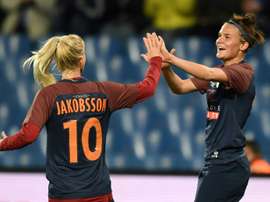 Sofia Jakobsson et la Danoise Katrine Veje après un but pour Montpellier contre Brescia. AFP