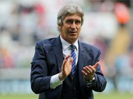 Manuel Pellegrini ganó su primer partido oficial como técnico del West Ham. AFP/Archivo