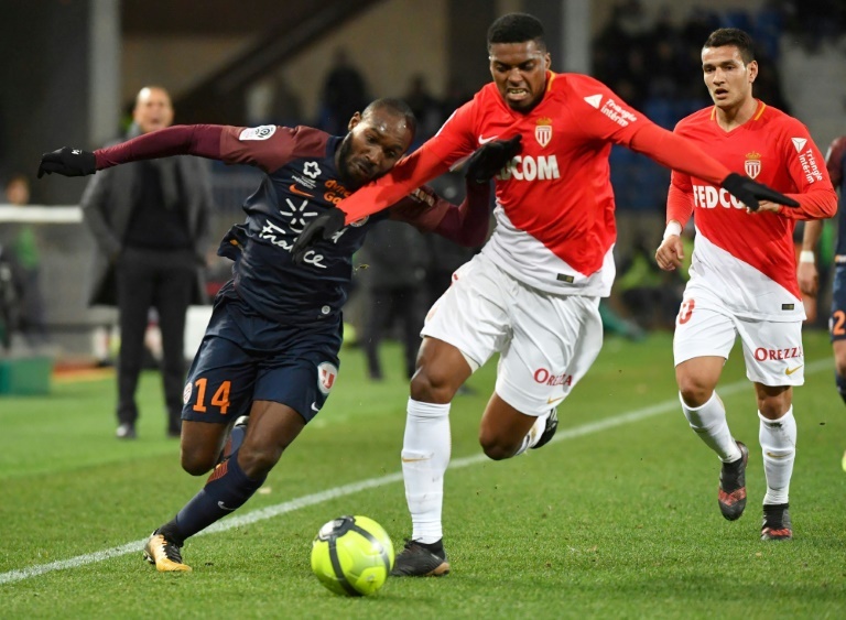 Pin Le défenseur monégasque Jemerson coupe la trajectoire du Montpelliérain Giovanni Sio. AFP Whatsapp Twitter Facebook Commentaires 0