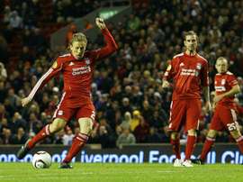 Le milieu du Steaua Bucarest, Lucas Leiva s'apprête à inscrire un but contre Liverpool. AFP