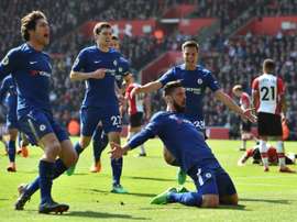 Olivier Giroud (à terre) après avoir marqué le but de la victoire de Chelsea. AFP