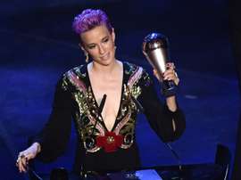 Megan Rapinoe recebe premio de melhor jogadora do ano 2019 pelo 'The Best'. AFP