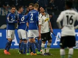 Les joueurs de Schalke 04 regroupés autour de Leon Goretzka, buteur contre Mönchengladbach, le 18 mars 2016 à Gelsenkirchen