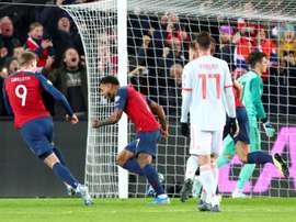 Joshua King égalise en toute fin de match face à l'Espagne. AFP