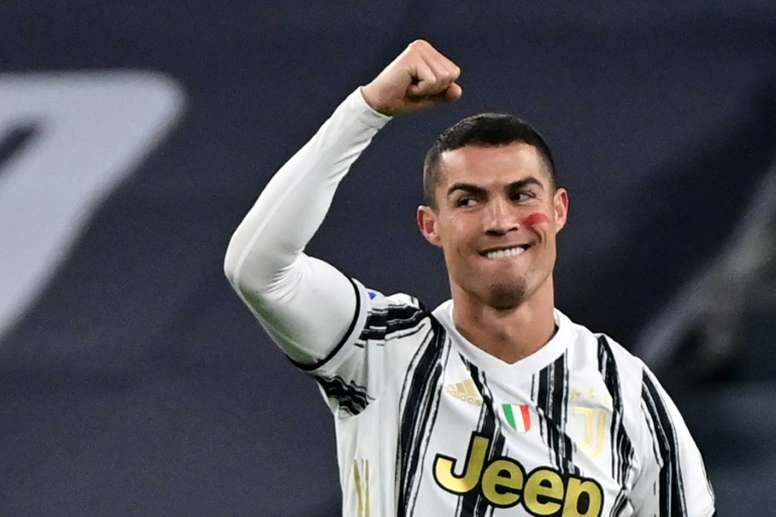 Ronaldo giành Chiếc giày vàng. AFP