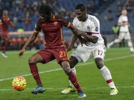 L'attaquant de l'AS Rome Gervinho face au défenseur de l'AC Milan Cristian Zapata, à Rome. AFP