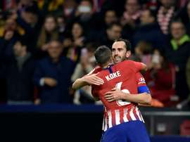 Diego Godin félicité par son coéquipier Koke. AFP