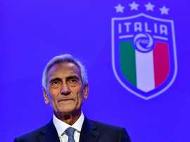 Gabriele Gravina, presidente da Federação Italiana, estuda cenários diante do coronavírus. AFP