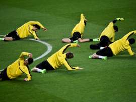 L'échauffement des joueurs du Borussia Dortmund sur la pelouse du Benfica. AFP