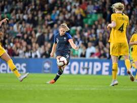 Eugénie Le Sommer (c) auteure des buts de la victoire 2-0 face à l'Australie. AFP