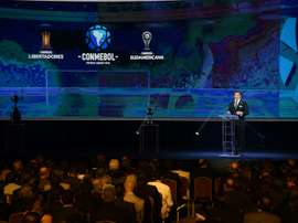 Dominguez, président de la Conmebol lors du tirage au sort des Coupes de sa Confédération. AFP