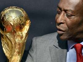 Confiné en raison du coronavirus, Pelé fête ses 80 ans avec humour. AFP