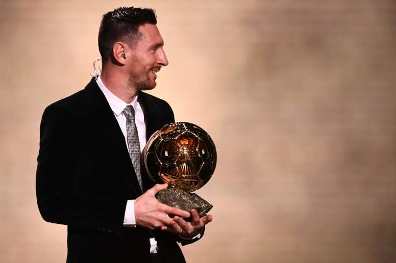 El periodista español que votó en el Balón de Oro... ¡eligió a Cristiano por delante de Messi! AFP