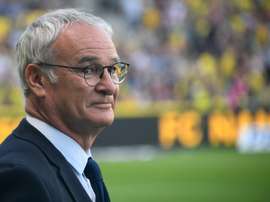 Claudio Ranieri podría volver a entrenar en Francia. AFP