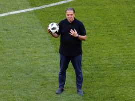 Nabil Maaloul, dirige une séance dentraînement au stade de Saransk. AFP