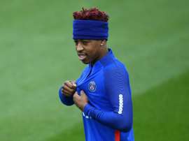 Kimpembe seguirá en la capital gala. AFP