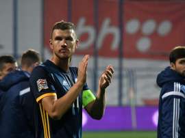 Dzeko se ha convertido en el favorito del United para reforzar la delantera. AFP