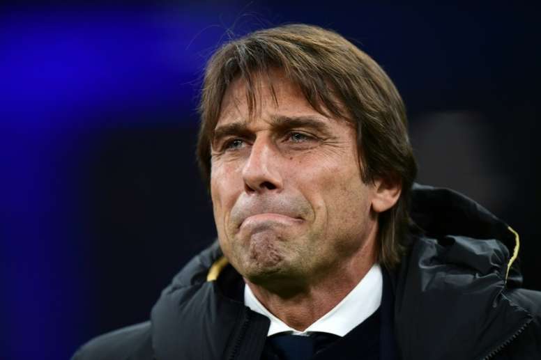 L'entraîneur de l'Inter Milan Antonio Conte avant le coup d'envoi du match contre Vérone, en Serie A à San Siro, le 9 novembre 2019