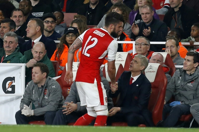 Aubameyang viaja a Londres para cerrar su traspaso al Arsenal