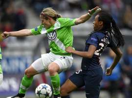 La joueuse du PSG Katoto à la lutte avec Blasse de Wolfsburg en demi-finales retour de la C1. AFP