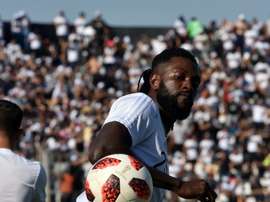 Adebayor a fait ses grands débuts au Paraguay sous le maillot d'Olimpia. AFP