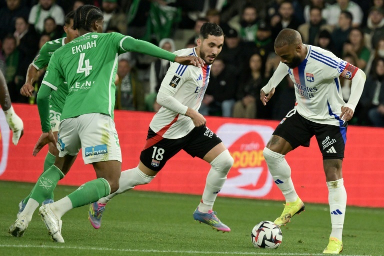 Lyon dodge three-market ban for a debt of 2,238 euros