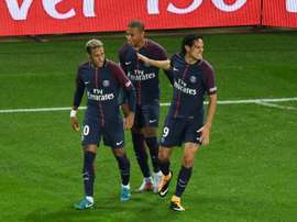 Neymar Jr, Kylian Mbappé et Edinson Cavani à la fête après le premier but de Paris contre Lyon. AFP