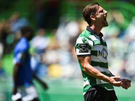'Foxes' não conseguiram inscrever Adrien Silva. AFP