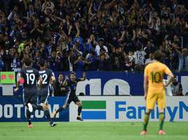 L'attaquant Takuma Asano (c) ouvre le score pour le Japon face à l'Australie. AFP