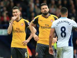 Dupla 'gunner' poderia rumar à Ligue 1. AFP