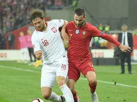 Le Portugais Rafa Silva et le Polonais Bartosz Bereszynski à la lutte en Ligue des nations