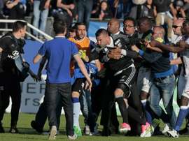 La violencia aparece cada vez más en el fútbol. AFP