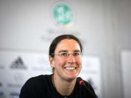 Birgit Prinz, alors internationale allemande de football, en conférence de presse. AFP