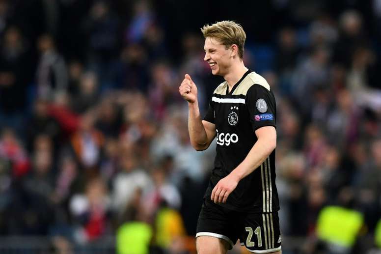 De Jong Is Still A Normal Boy He Doesn T Think About Money Besoccer