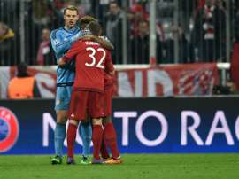 Kingsley Coman et Joshua Kimmich avec le gardien Manuel Neuer, le 16 mars 2016 à Munich. AFP