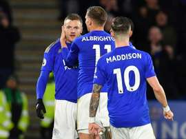 Tres jugadores del Leicester, con síntomas de COVID-19. AFP