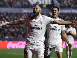 Karim Benzema après avoir inscrit un penalty sur le terrain de Levante. AFP