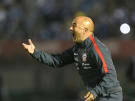 Le sélectionneur du Chili Jorge Sampaoli contre l'Uruguay à Montevideo, le 17 novembre 2015. AFP