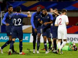 Markus Coco félicité par son équipe pour son but lors de la victoire face à la Turquie. AFP